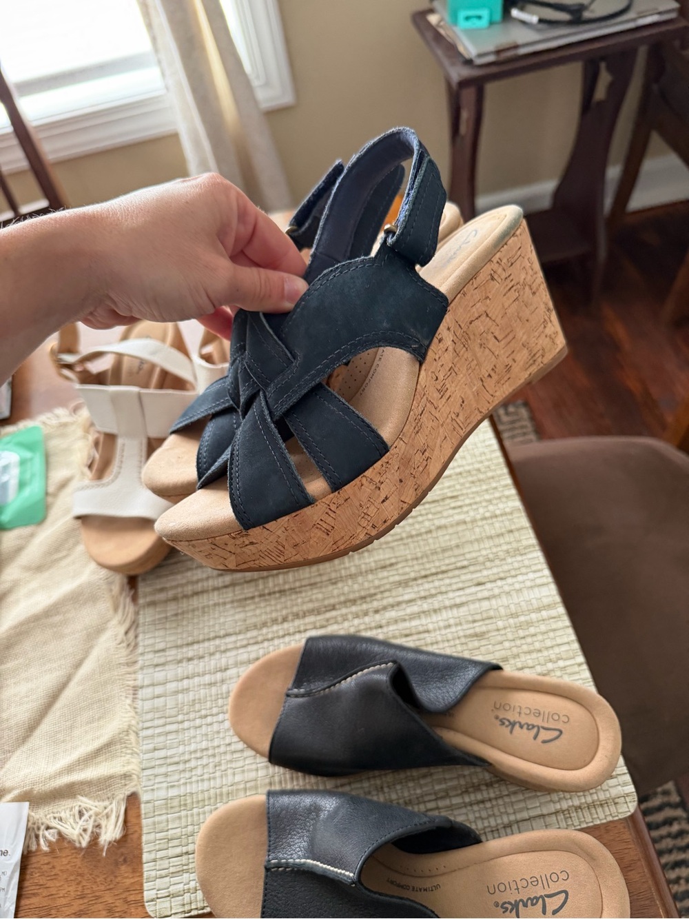 Clarks Women’s wedge Sandals Lot of 4 - White, Navy, Black, Denim size 6 - Picture 4 of 5